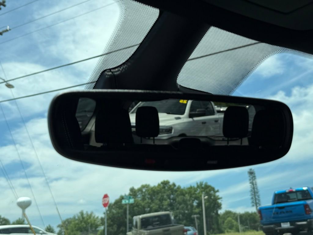 Used 2025 Chrysler Pacifica Select FWD image 29