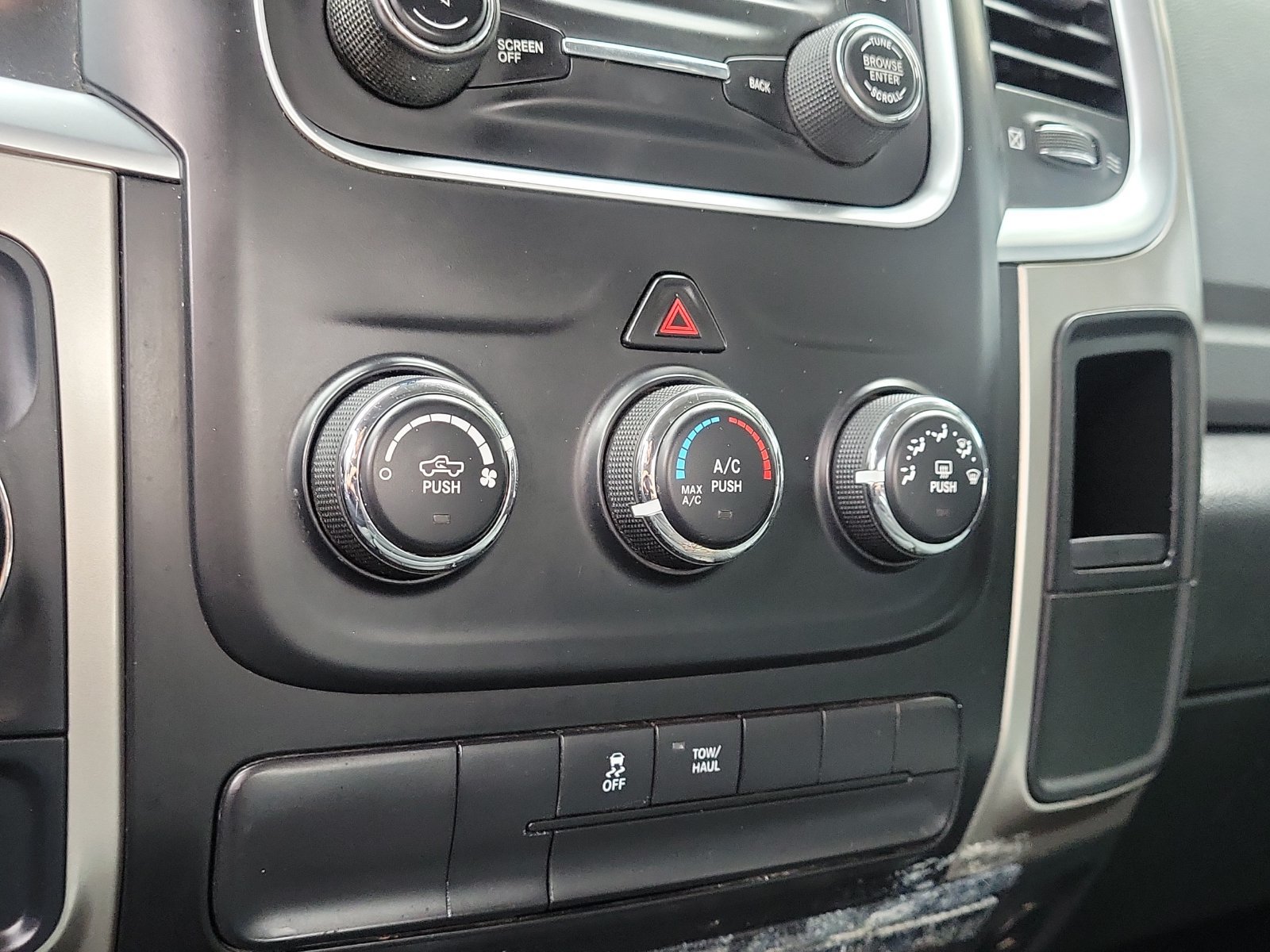 Used 2017 RAM 1500 Classic SLT RWD image 27