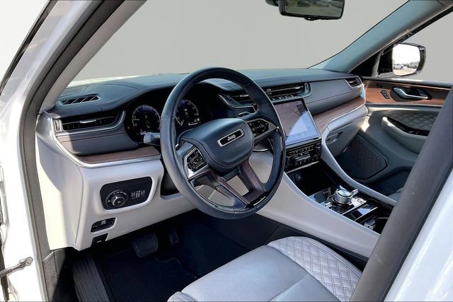 Used 2023 Jeep Grand Cherokee L Summit w/ Advanced Protech Group IV AWD/4WD image 12
