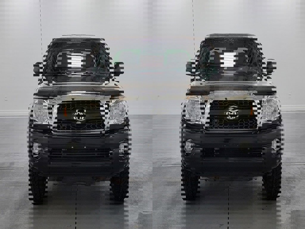 Used 2011 Toyota Tacoma Base image 3