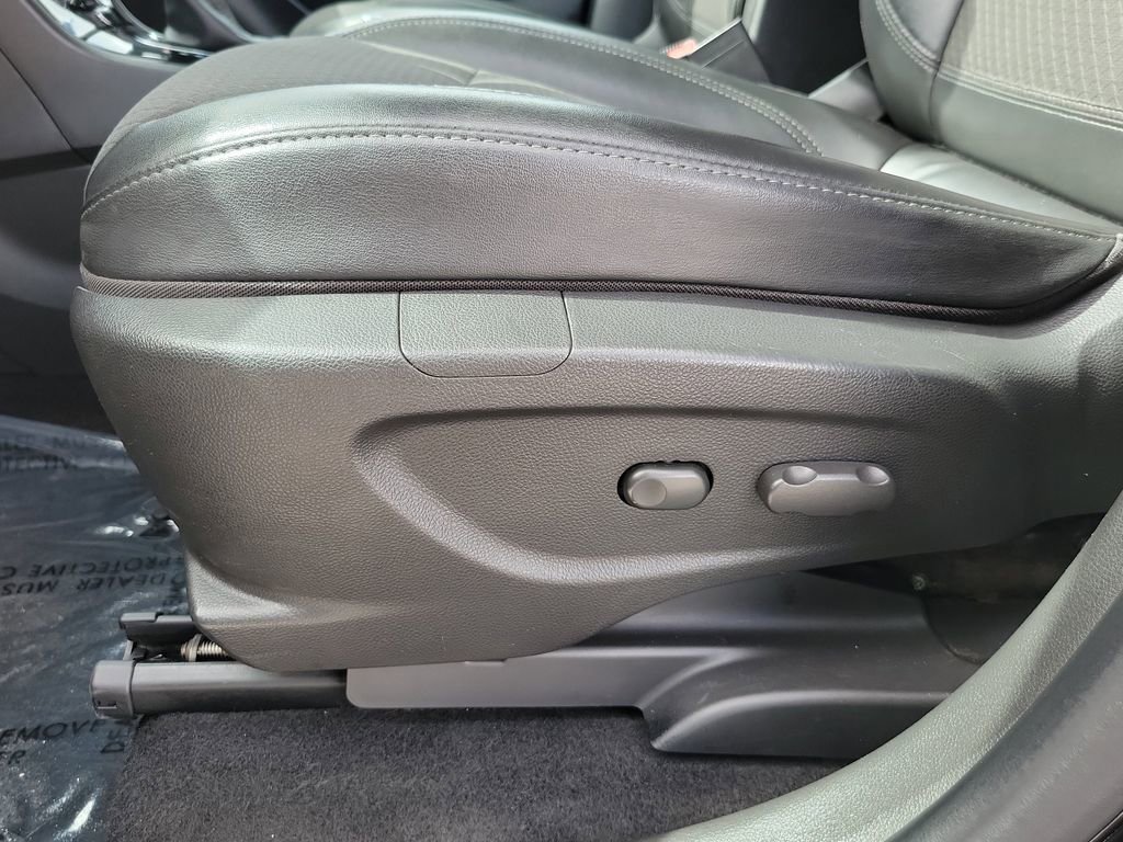 Used 2020 Buick Encore Preferred FWD image 21