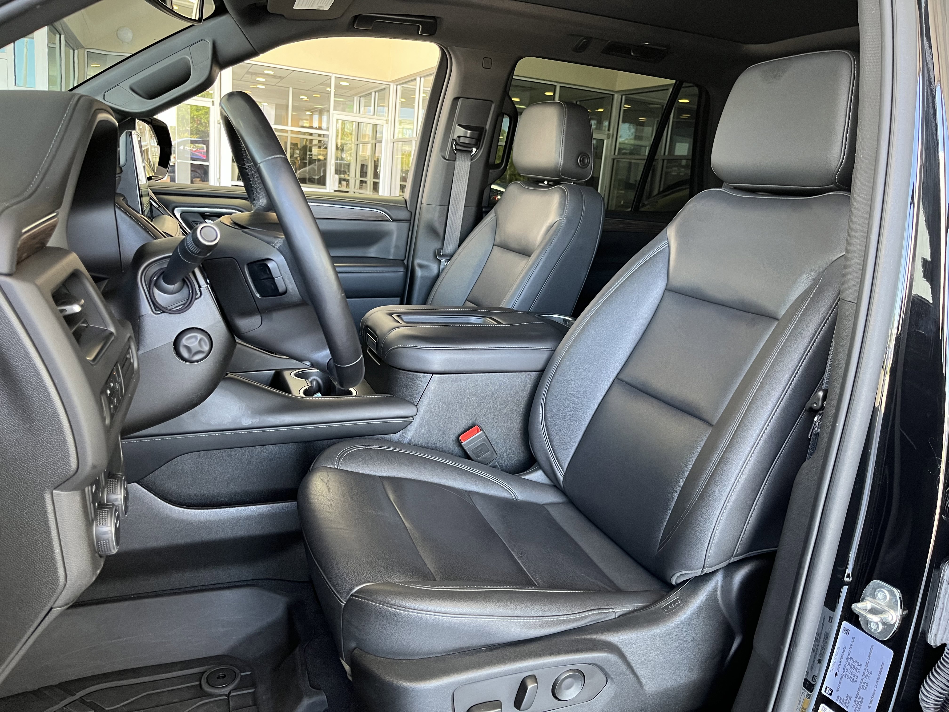 Used 2022 Chevrolet Tahoe LT w/ Luxury Package image 2