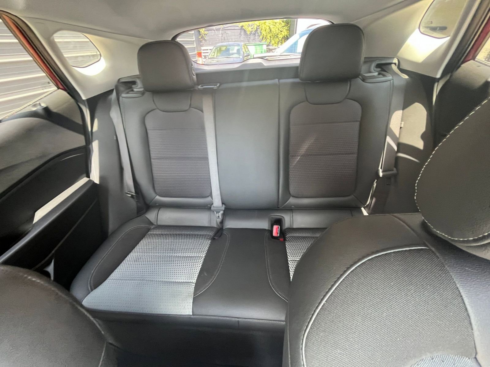 Used 2025 Chevrolet Trax LT FWD image 33