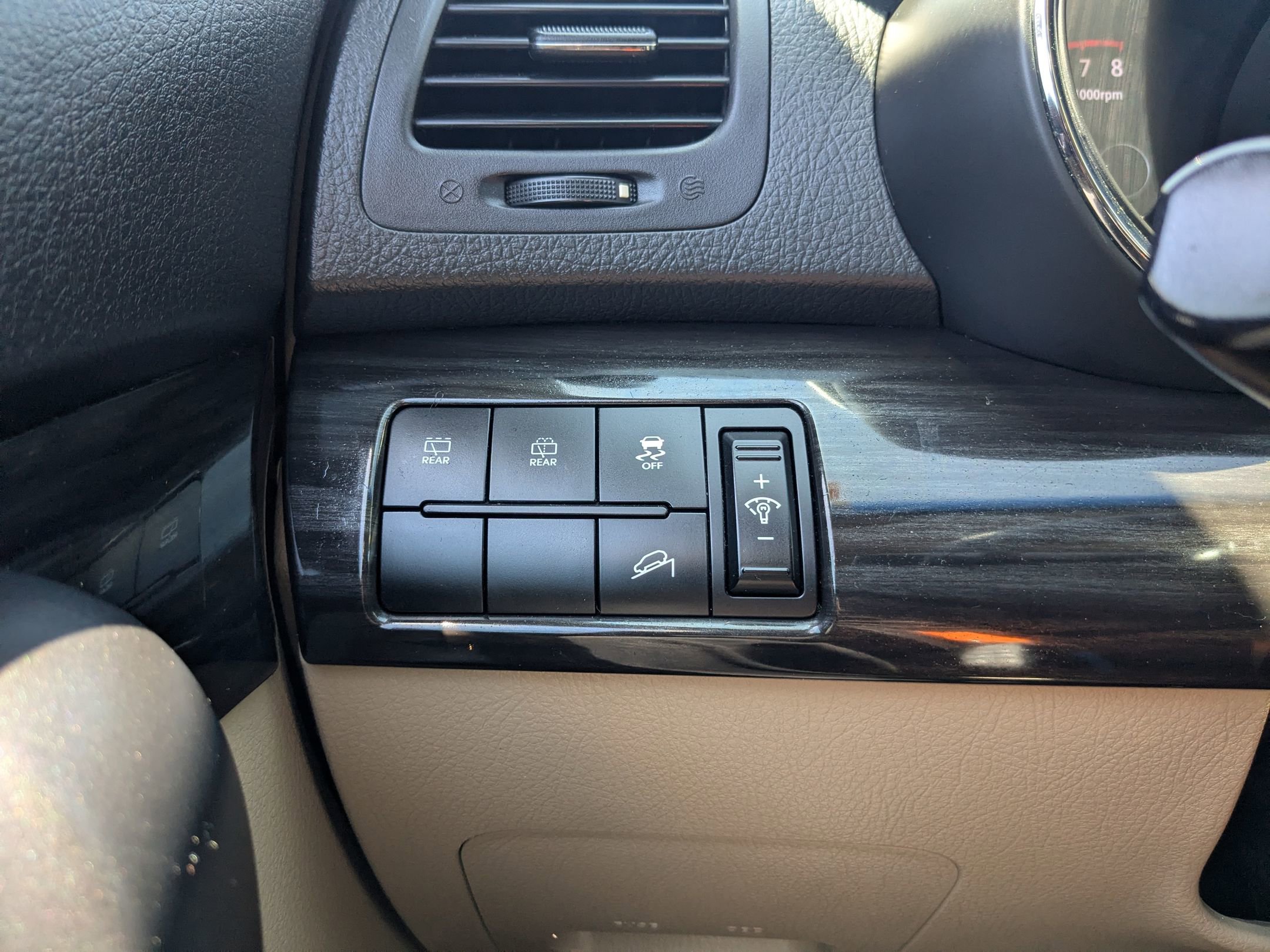 Used 2011 Kia Sorento LX image 18