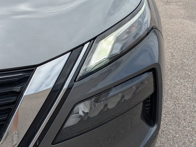 Used 2023 Nissan Rogue S image 9