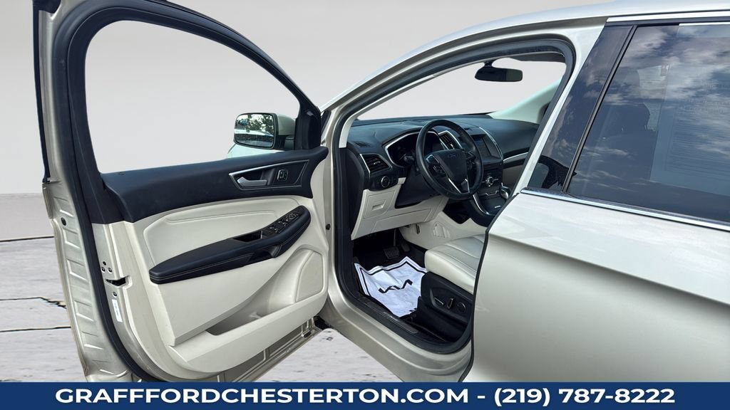 Used 2017 Ford Edge Titanium FWD image 24