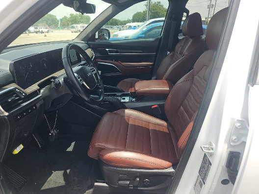 Used 2024 Kia Telluride SX Prestige w/ Towing Package AWD/4WD image 3