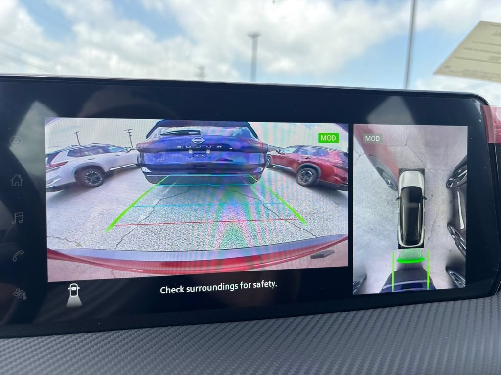 New 2025 Nissan Kicks SR FWD image 12