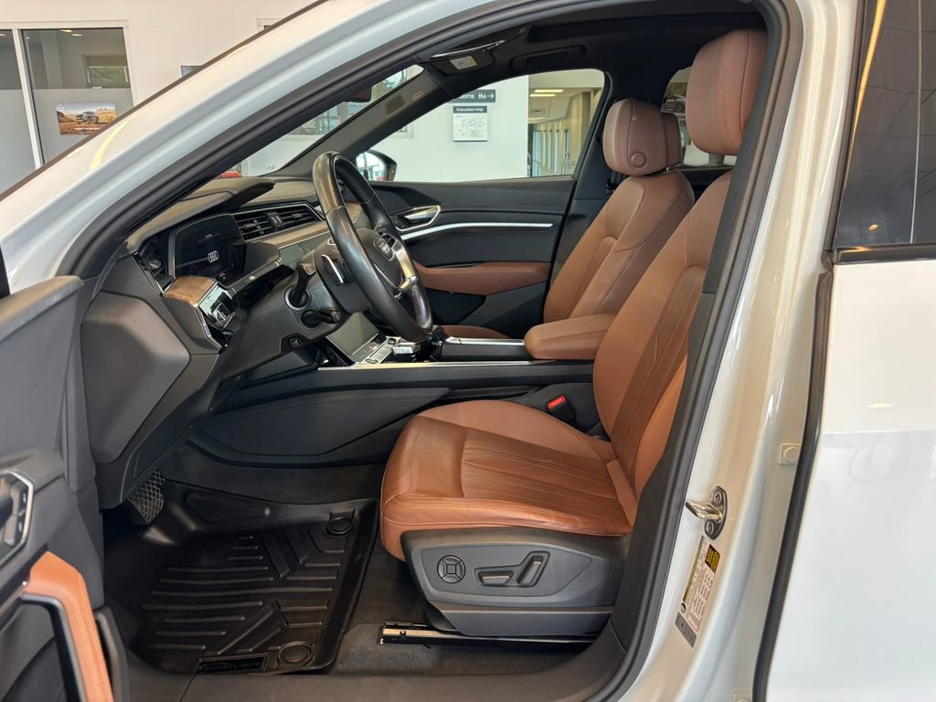 Used 2021 Audi e-tron Premium Plus w/ Premium Plus Package AWD/4WD image 15