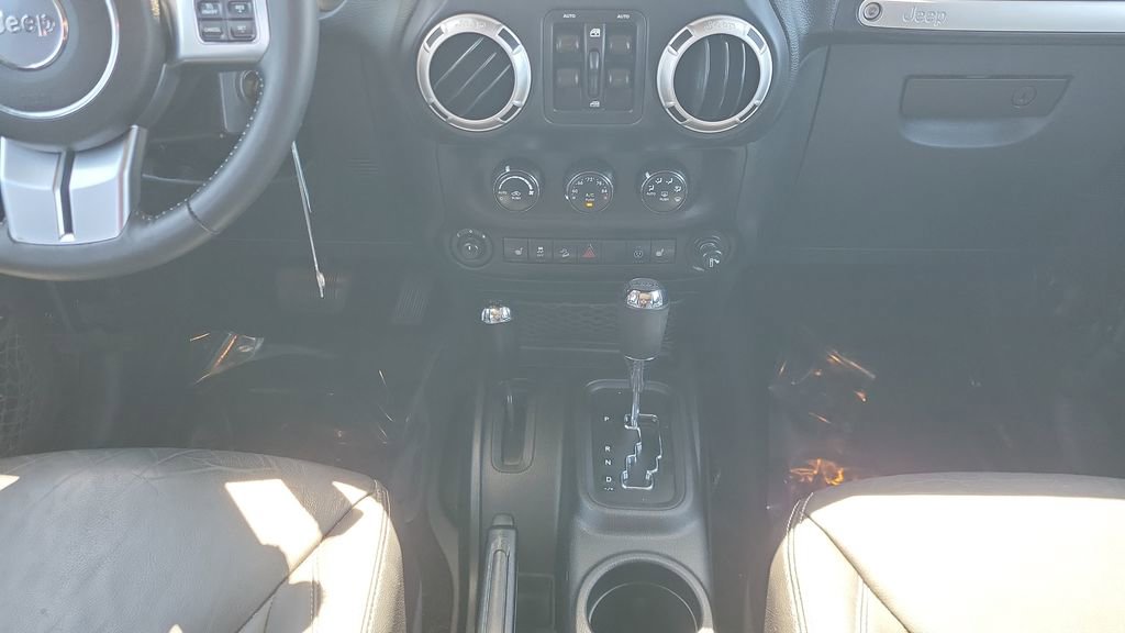 Used 2016 Jeep Wrangler Unlimited Rubicon AWD/4WD image 14