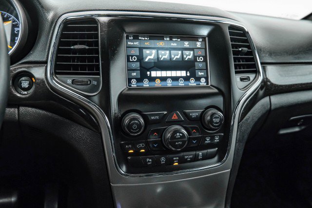 Used 2018 Jeep Grand Cherokee Laredo image 24