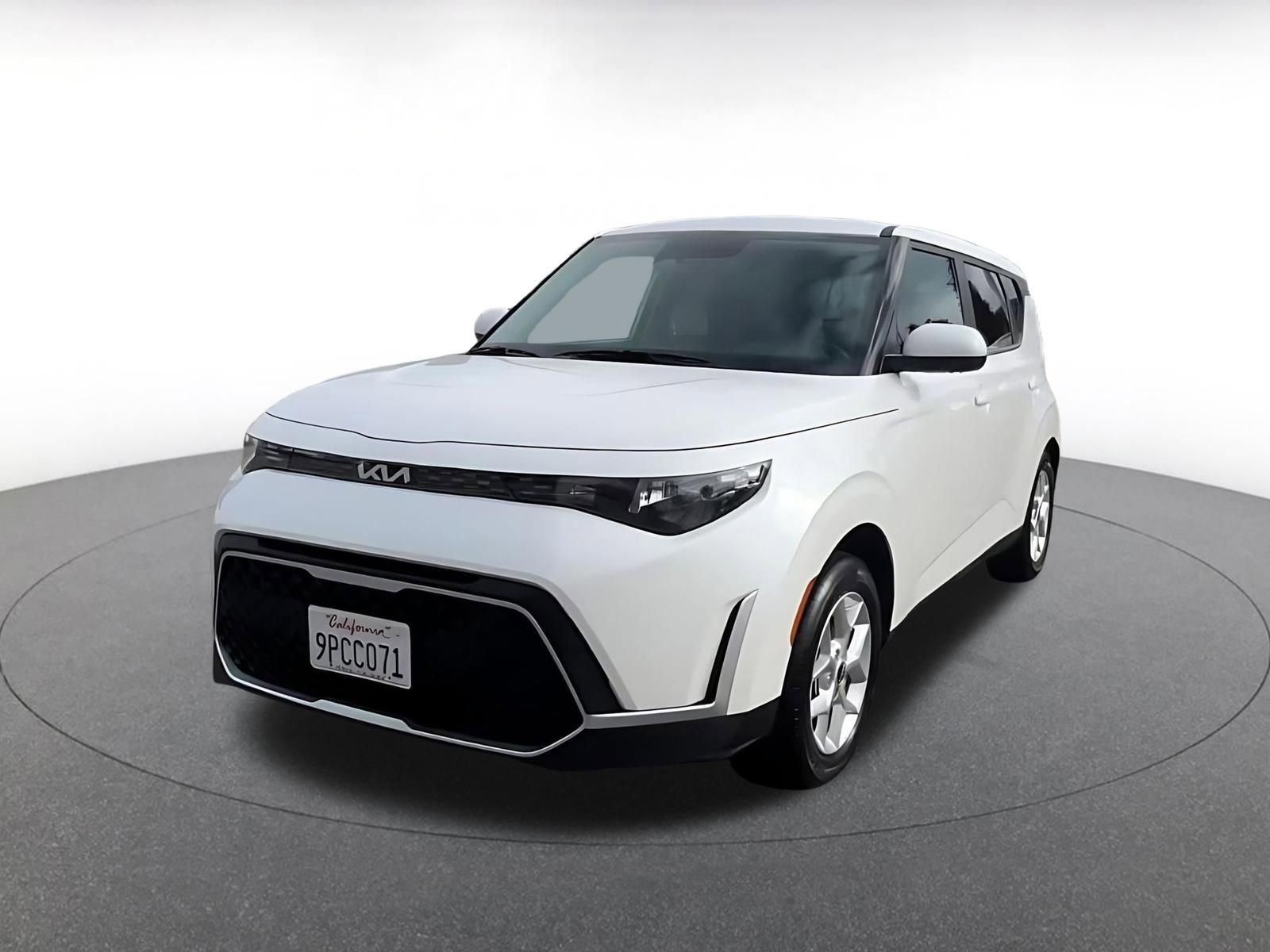 Used 2025 Kia Soul LX w/ LX Technology Package FWD image 7