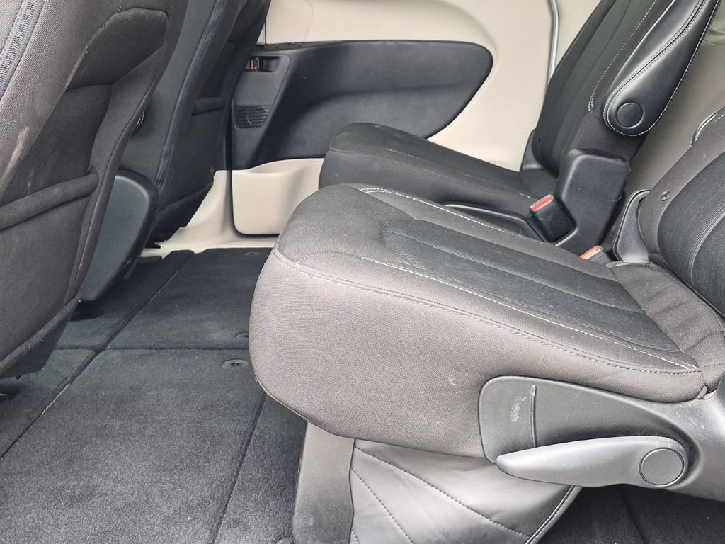 Used 2023 Chrysler Voyager LX FWD image 12