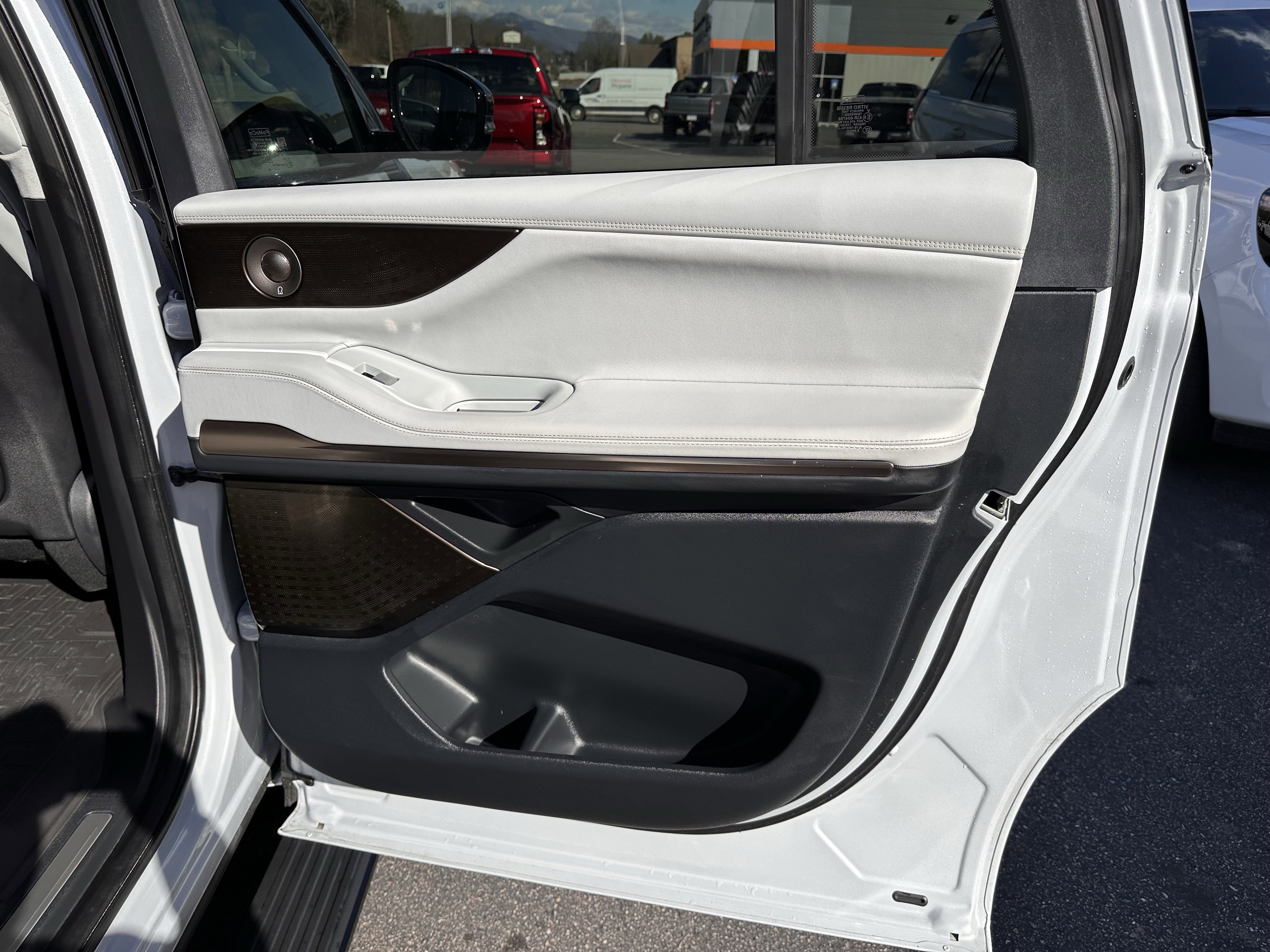 Used 2025 Lincoln Navigator L Black Label w/ Black Label Special Edition image 18