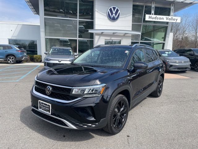 Certified 2023 Volkswagen Taos SE w/ Black Wheel Package image 1