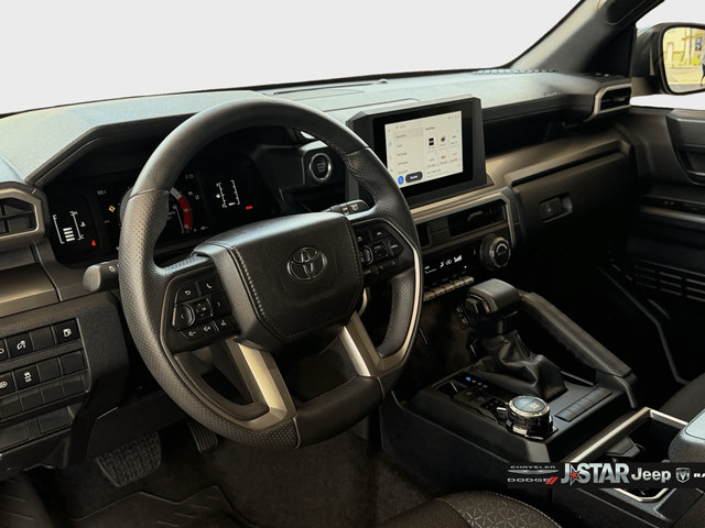 Used 2025 Toyota 4Runner SR5 AWD/4WD image 33