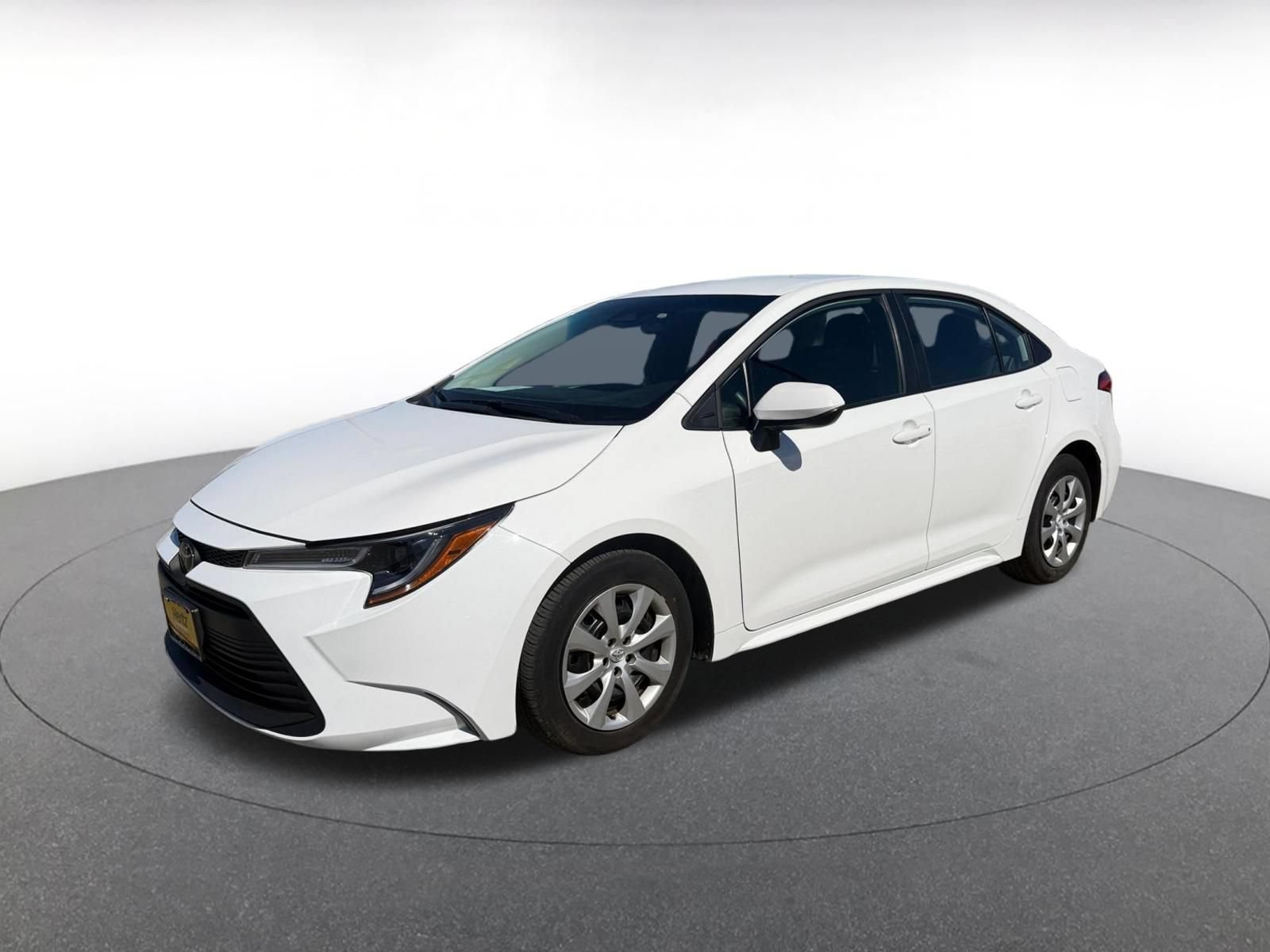 Used 2025 Toyota Corolla LE FWD image 4