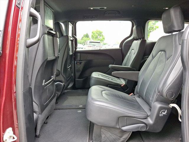 Certified 2018 Chrysler Pacifica Touring-L Plus w/ S Appearance Package FWD image 11