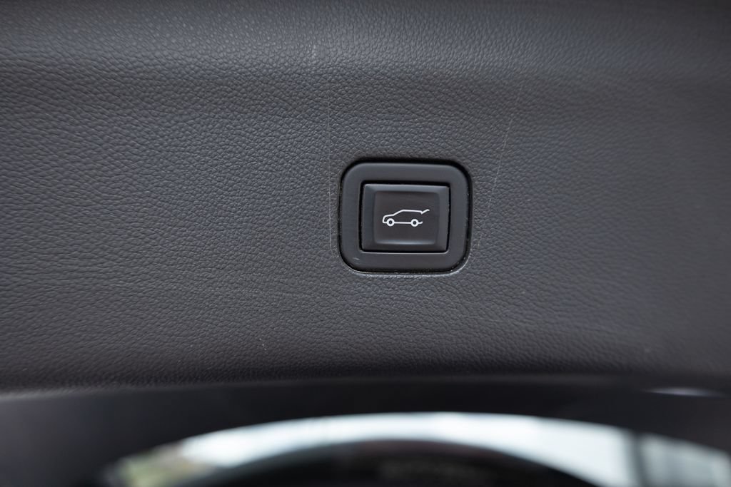 Used 2023 Buick Enclave Essence w/ Sport Touring Edition FWD image 26