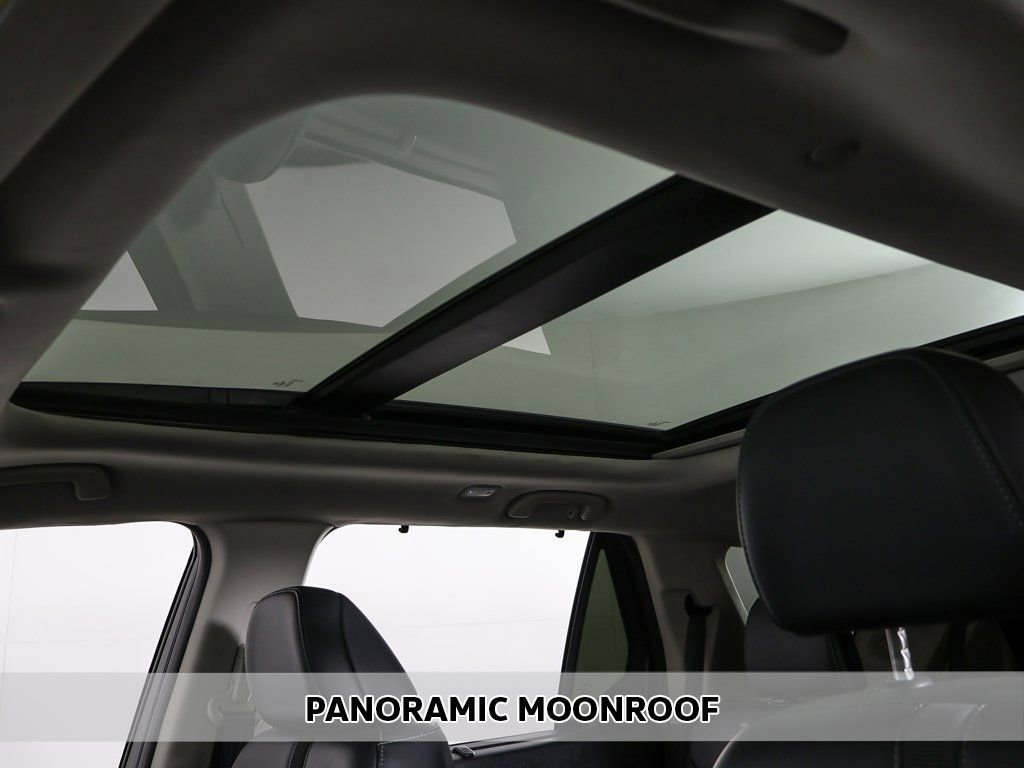 Used 2023 Honda Pilot Touring image 4