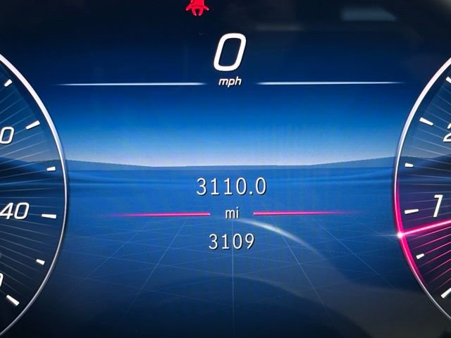 Used 2025 Mercedes-Benz GLC 300 4MATIC image 30