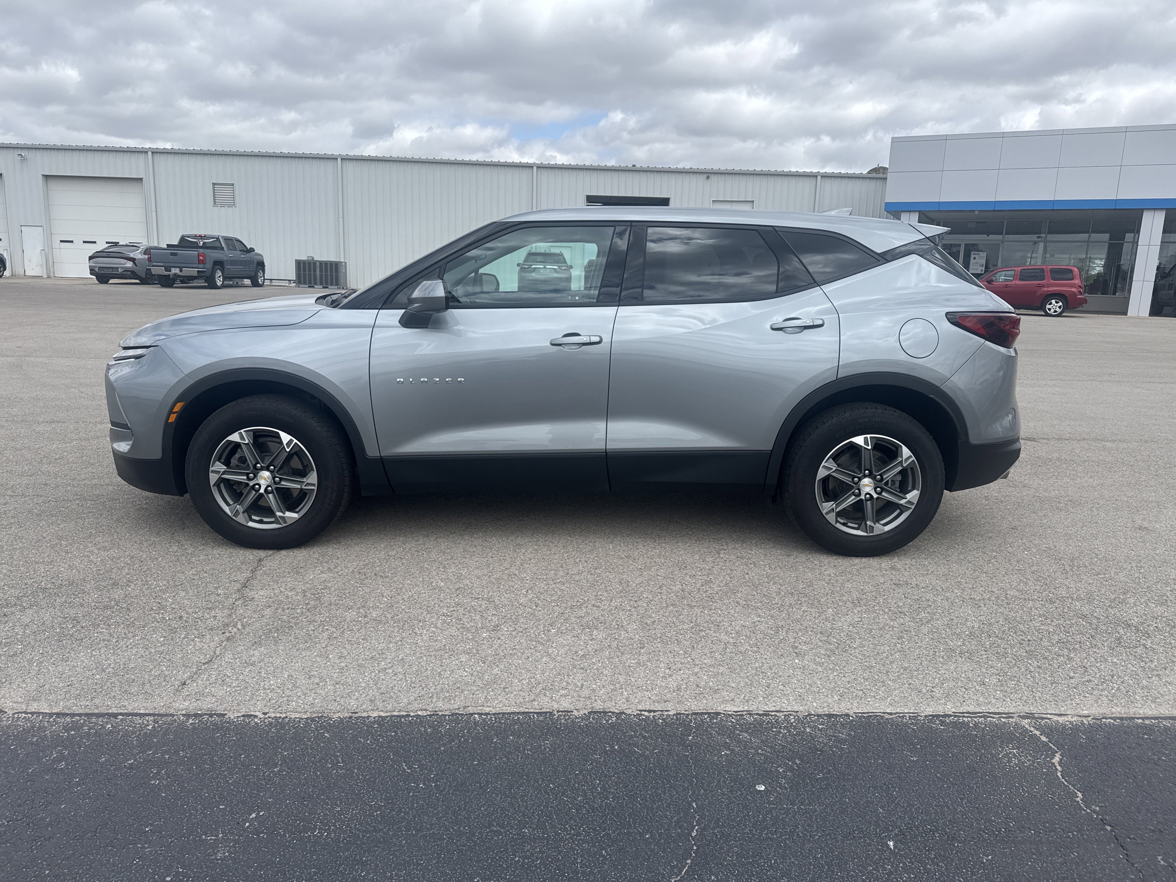 Used 2024 Chevrolet Blazer LT w/ Driver Confidence Package FWD image 2
