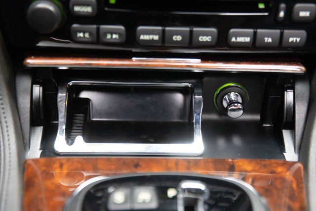 Used 2005 Jaguar XJ8 RWD image 91