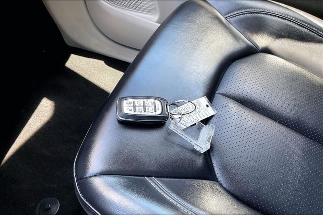 Used 2023 Chrysler Pacifica Touring-L FWD image 11