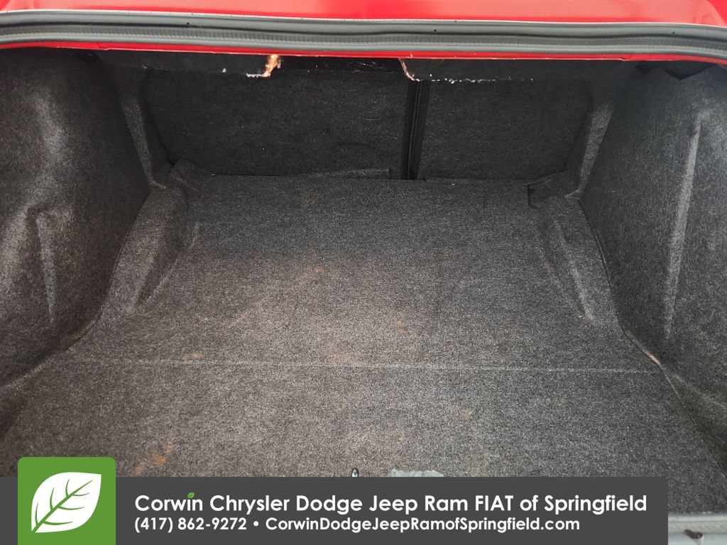 Used 2015 Dodge Challenger SRT RWD image 31