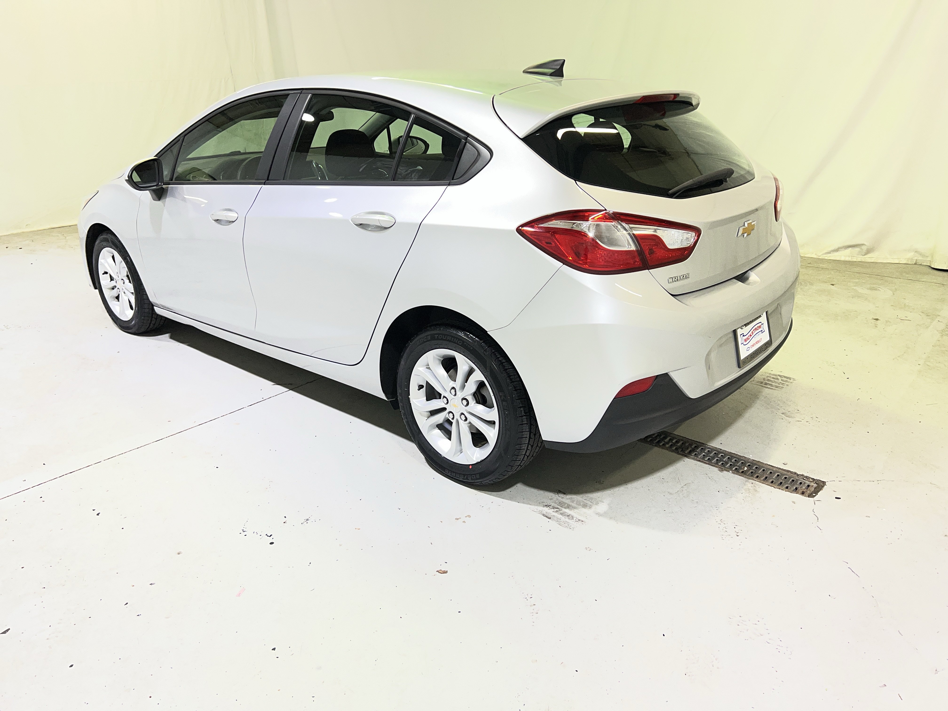 Used 2019 Chevrolet Cruze LS w/ LS Convenience Package FWD image 8