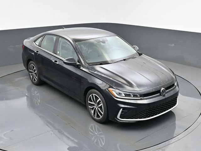 Used 2025 Volkswagen Jetta SE FWD image 19