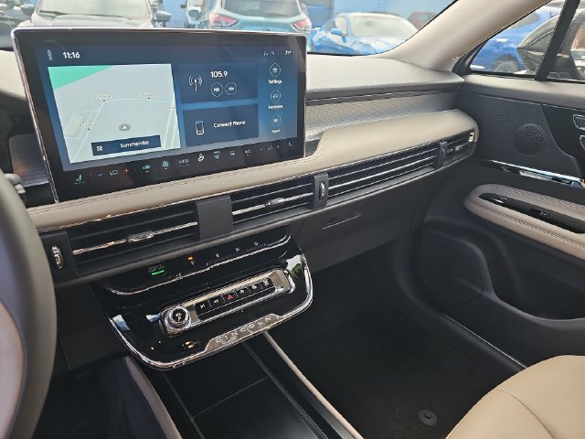 Used 2023 Lincoln Corsair FWD image 22