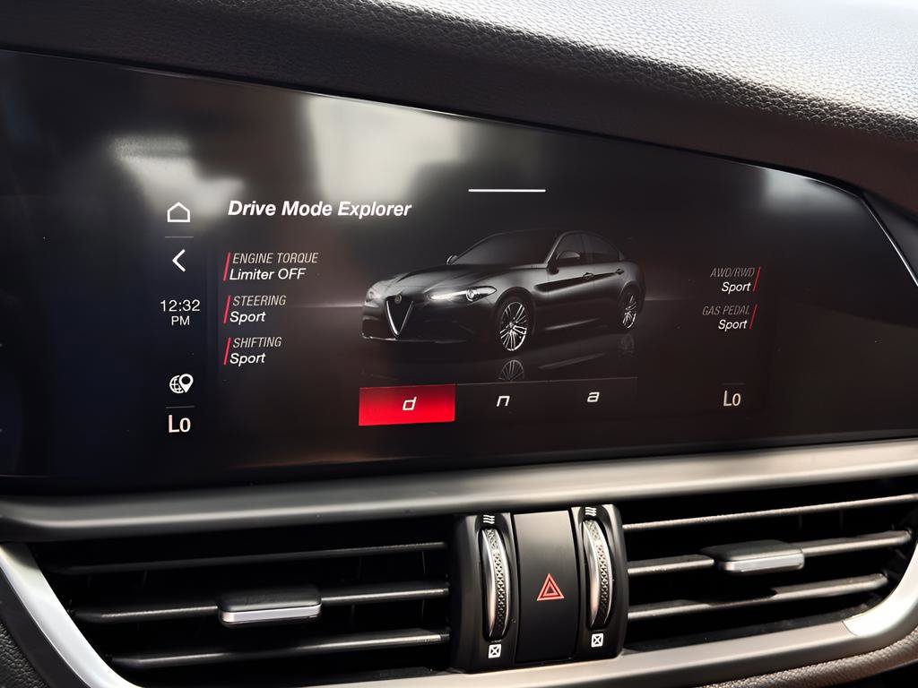 Used 2022 Alfa Romeo Giulia Ti AWD/4WD image 9