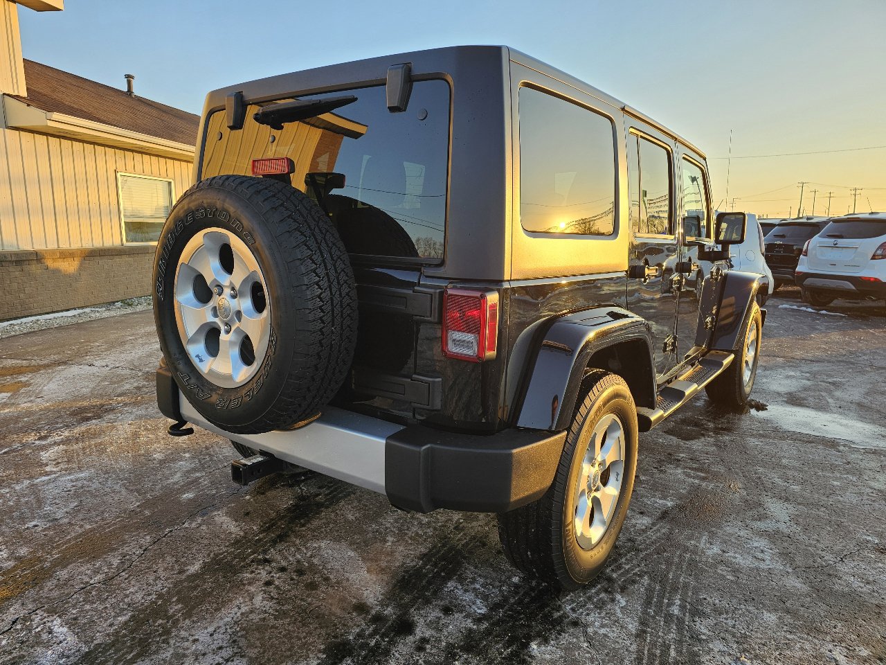 Used 2015 Jeep Wrangler Unlimited Sahara w/ Connectivity Group image 29
