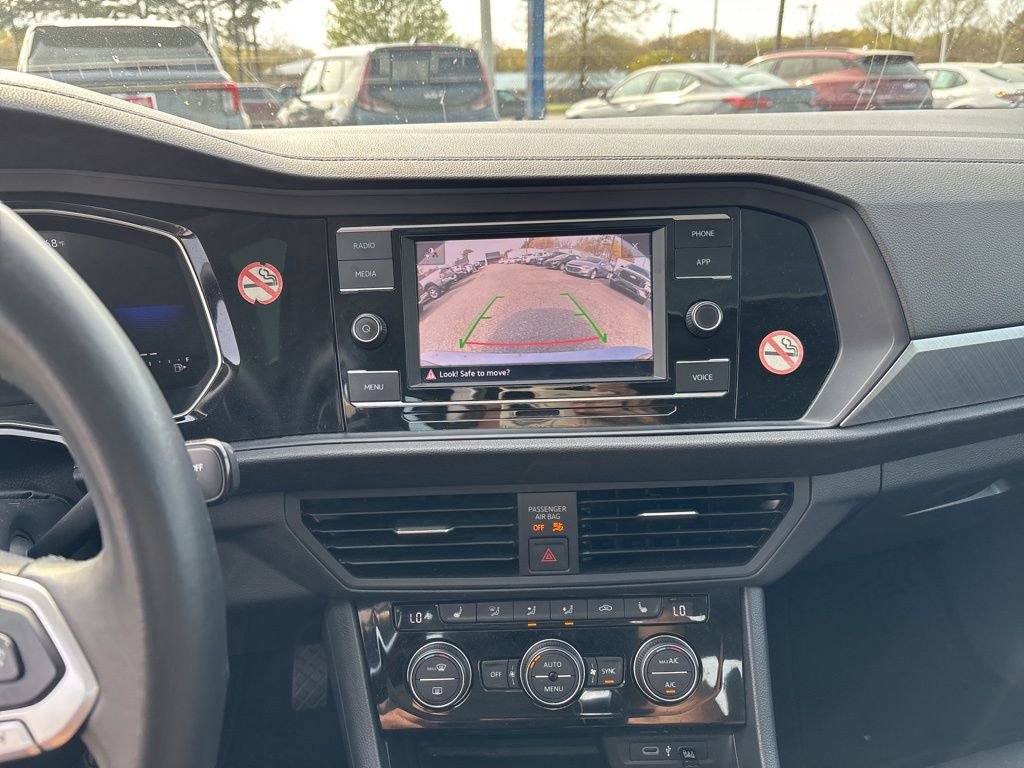 Used 2024 Volkswagen Jetta SE image 17