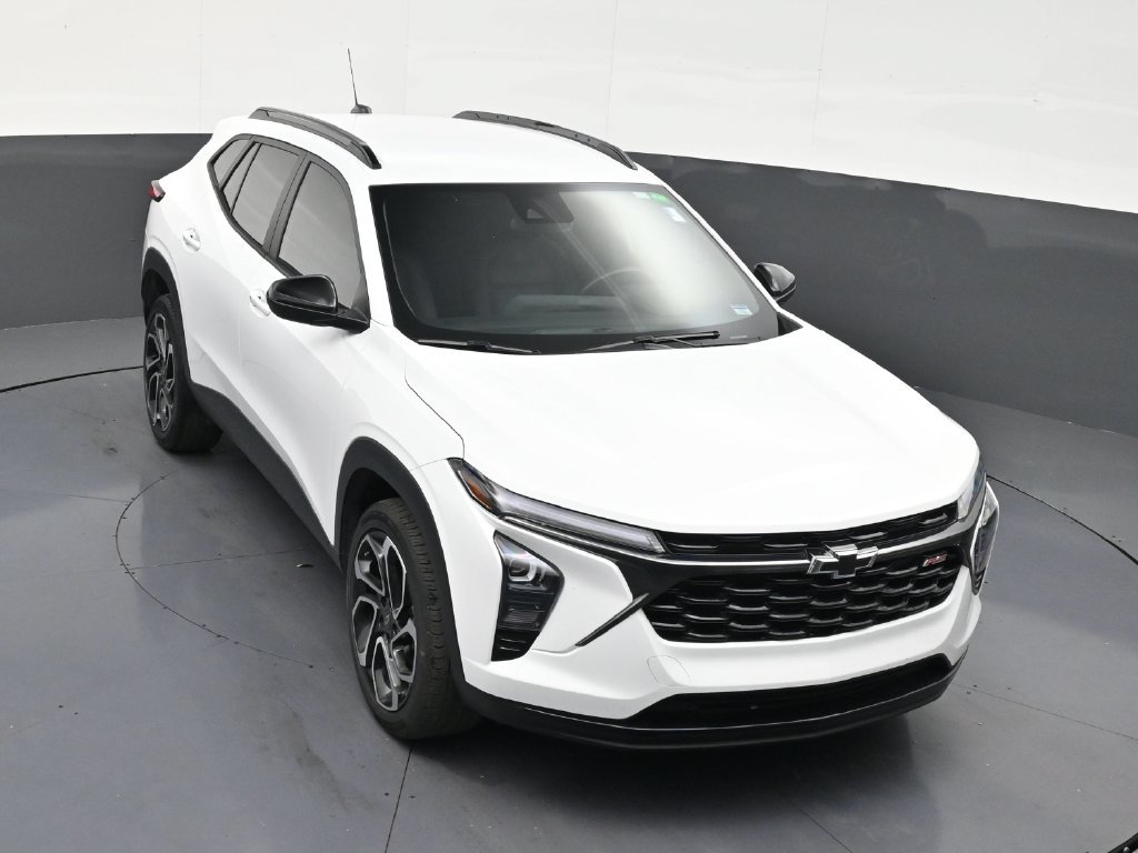 Used 2026 Chevrolet Trax RS w/ Sunroof Package FWD image 17