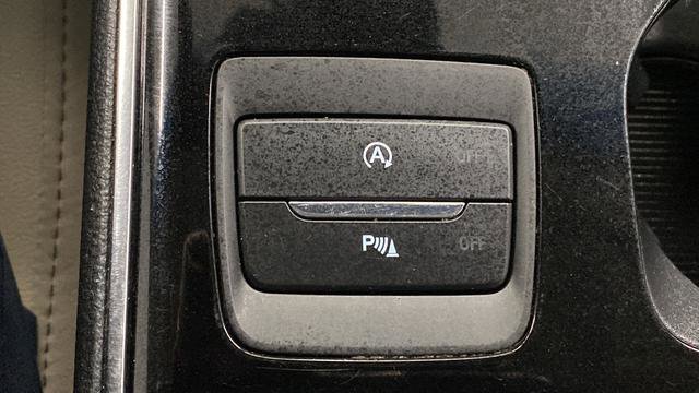 Used 2020 Ford Edge Titanium AWD/4WD image 34