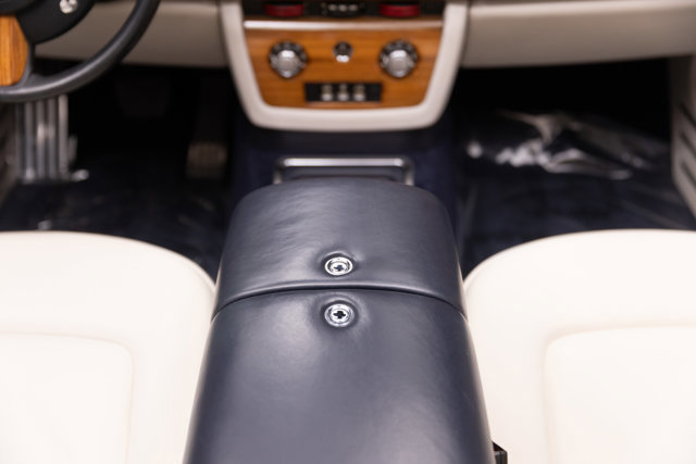 Used 2010 Rolls-Royce Phantom Drophead Coupe image 98