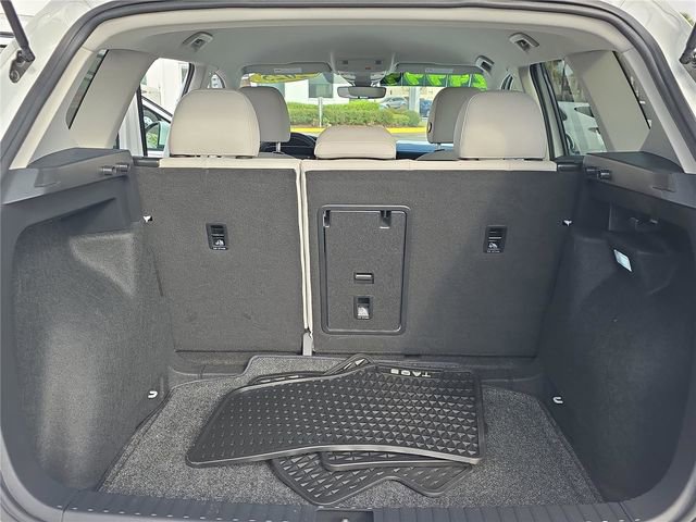 Used 2025 Volkswagen Taos SE image 27