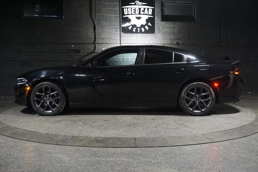Used 2019 Dodge Charger SXT w/ Blacktop Package image 4
