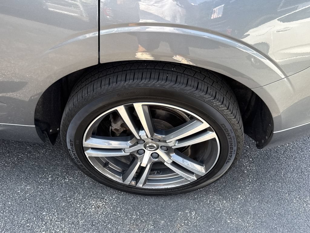 Used 2019 Volvo XC60 T6 Momentum w/ Multimedia Package AWD/4WD image 8