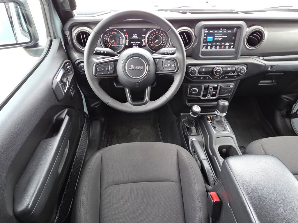 Used 2023 Jeep Gladiator Willys AWD/4WD image 19
