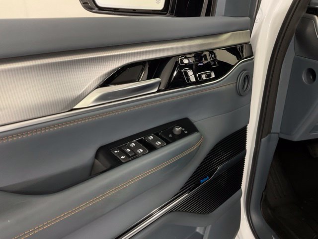 Used 2023 Jeep Grand Wagoneer Series II AWD/4WD image 23