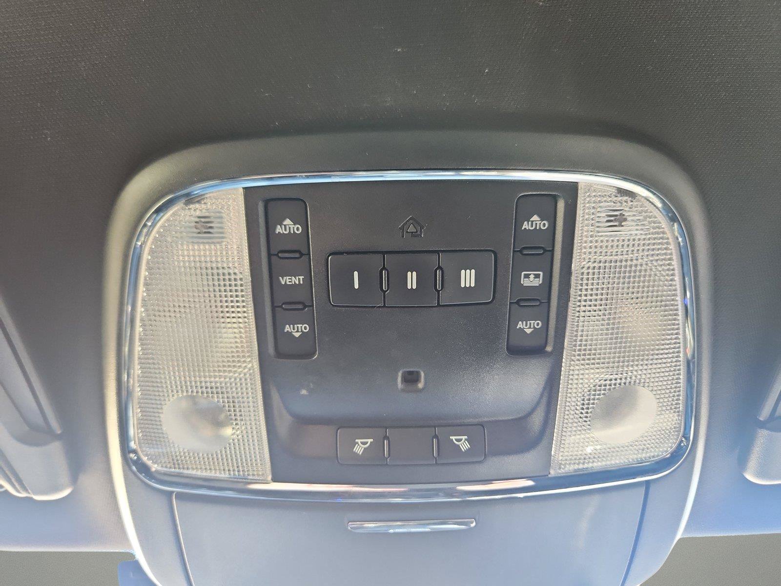Used 2012 Chrysler 300 SRT8 w/ 19-Premium Speaker Group RWD image 29