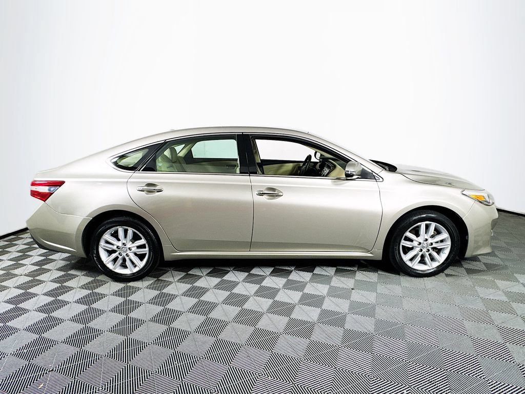 Used 2015 Toyota Avalon XLE FWD image 8