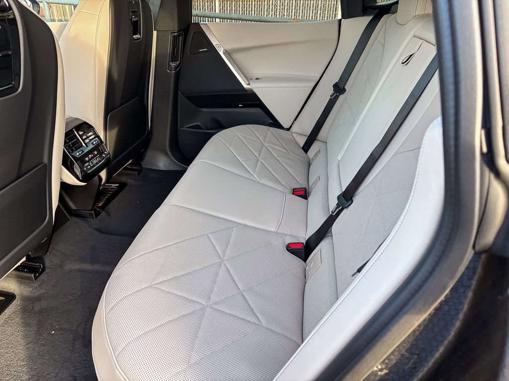 Used 2026 BMW iX xDrive60 image 32