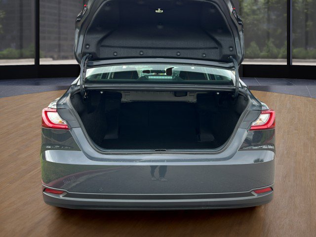 Used 2025 Toyota Camry LE image 9