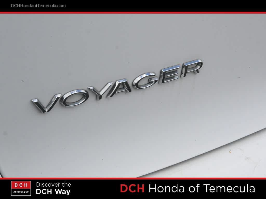 Used 2022 Chrysler Voyager LX FWD image 7