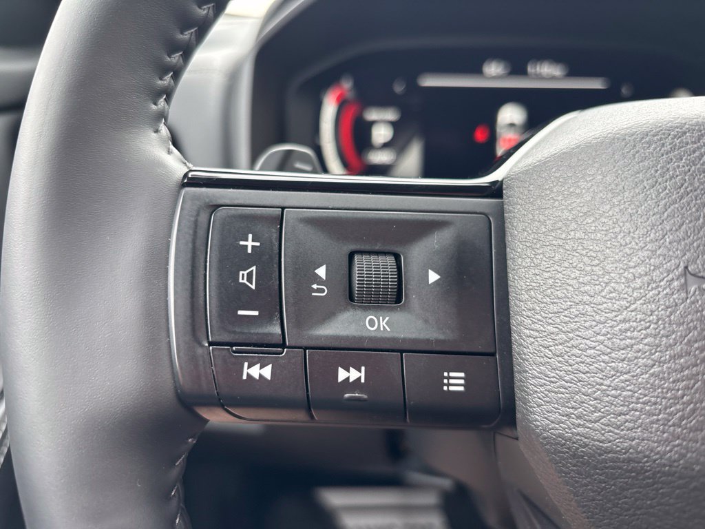 Used 2025 Nissan Rogue Platinum AWD/4WD image 23