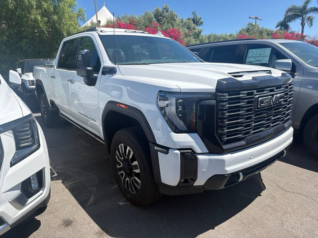 Used 2025 GMC Sierra 3500 Denali Ultimate AWD/4WD image 3
